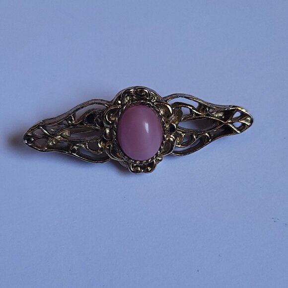 Vintage Victorian Style Pink Oval-Shaped Cabochon Stone Brooch Pin - Picture 1 of 4